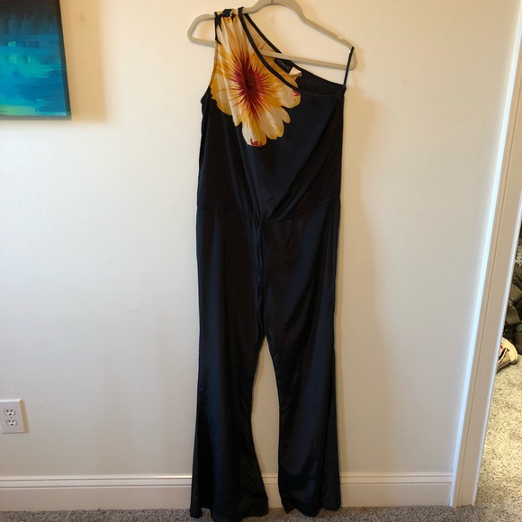 VENUS Other - Venus silky navy jumpsuit